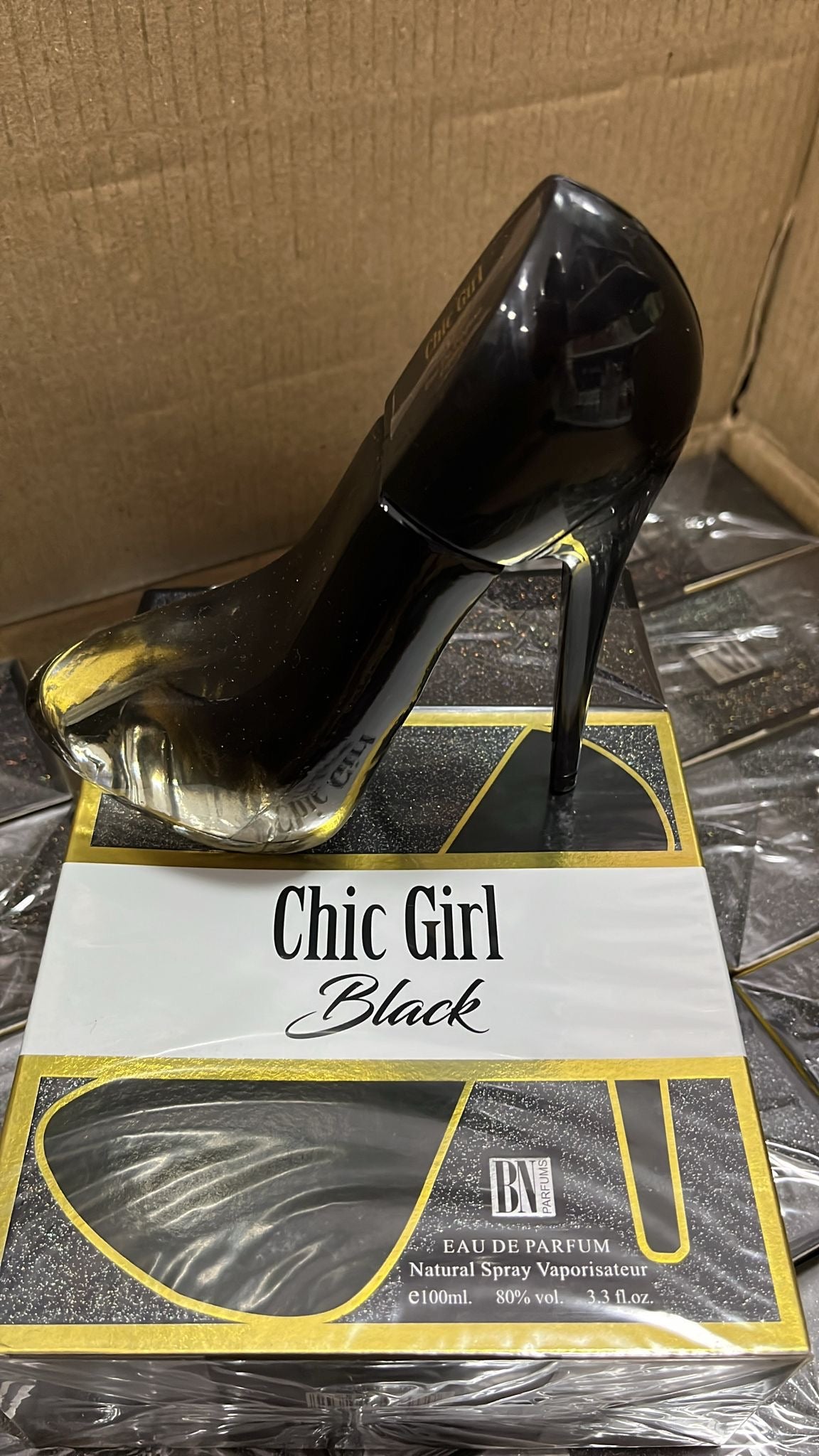 Chic girl black