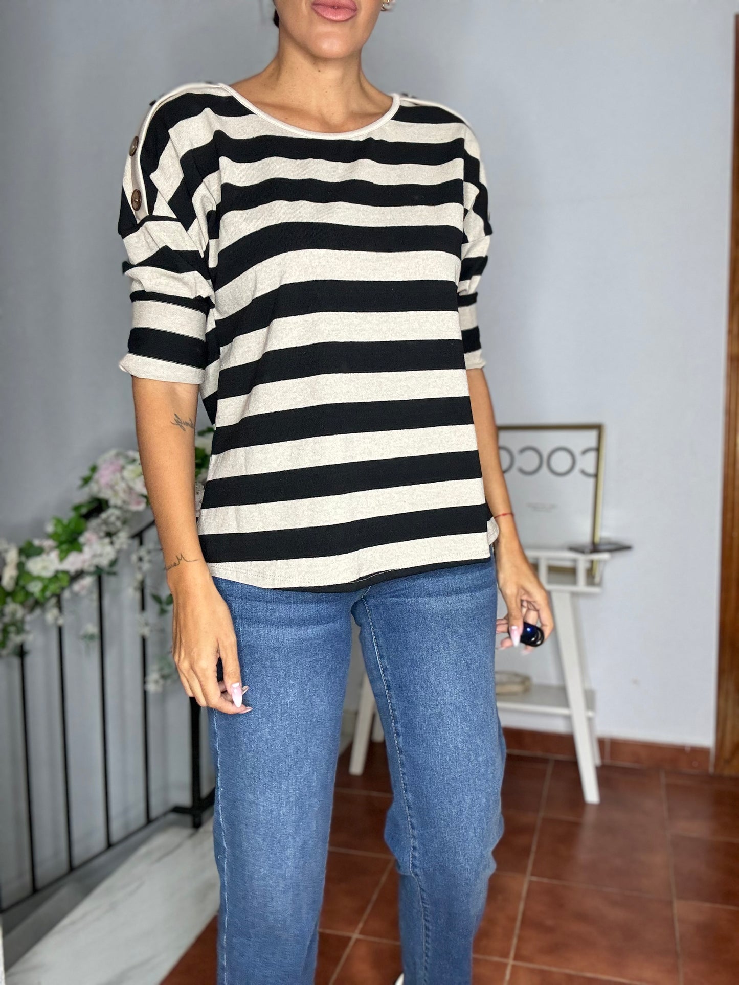 Camiseta botones hombro