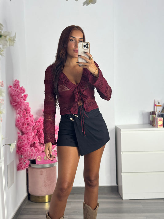 Blusa anudada encaje